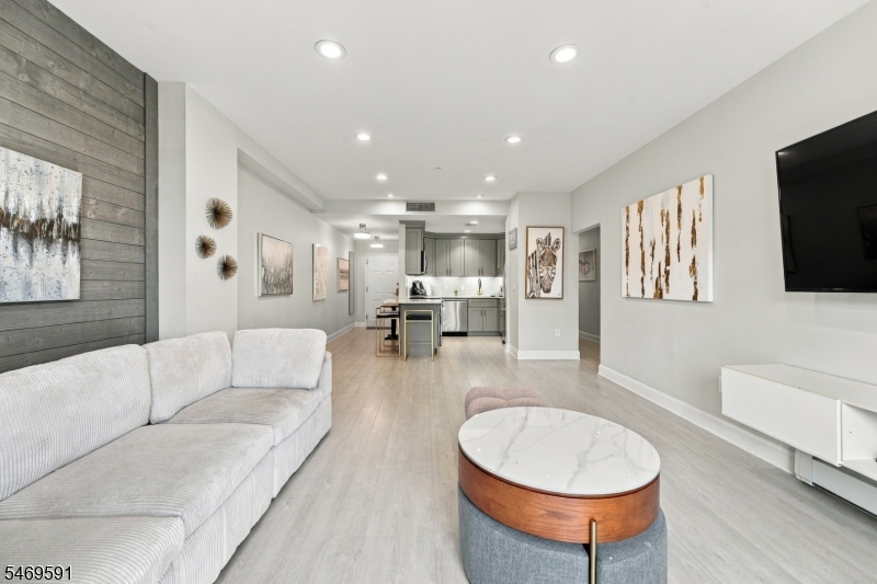 206 Shearwater Ct Unit 51 Jersey City NJ 07305
