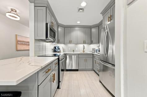 206 Shearwater Ct Unit 51 Jersey City NJ 07305