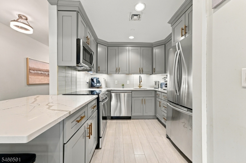 206 Shearwater Ct Unit 51 Jersey City NJ 07305