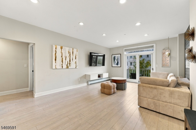 206 Shearwater Ct Unit 51 Jersey City NJ 07305