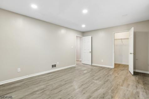 584 Thomas Boulevard East Orange NJ 07017