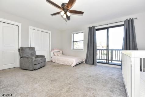 15 Brookside Heights Wanaque NJ 07465
