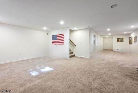 16 Pineview Drive Waldwick NJ 07463