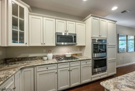 16 Pineview Drive Waldwick NJ 07463