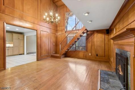 38 Hunters Circle Tewksbury NJ 08833