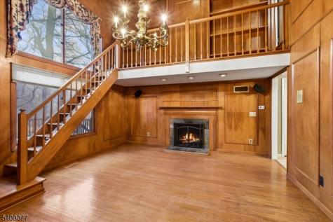 38 Hunters Circle Tewksbury NJ 08833