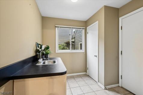 38 Hunters Circle Tewksbury NJ 08833