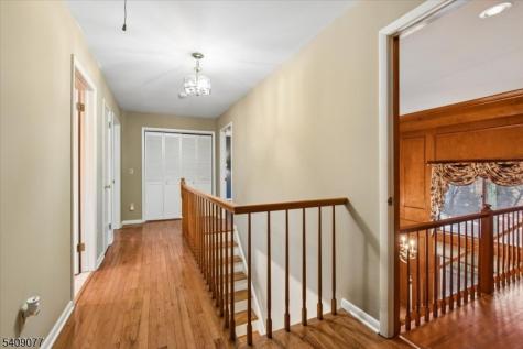 38 Hunters Circle Tewksbury NJ 08833