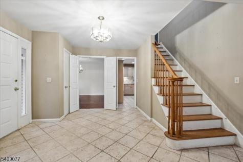 38 Hunters Circle Tewksbury NJ 08833