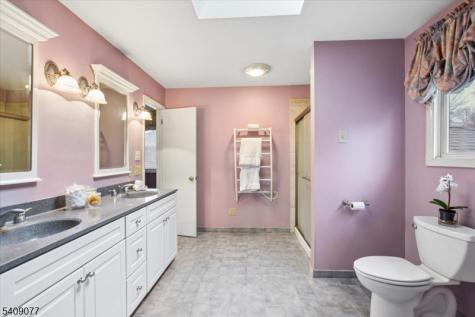 38 Hunters Circle Tewksbury NJ 08833