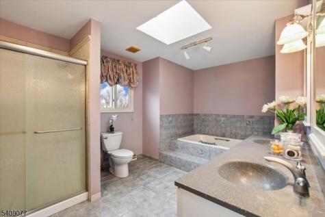 38 Hunters Circle Tewksbury NJ 08833