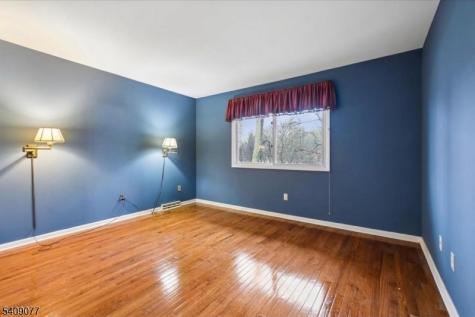 38 Hunters Circle Tewksbury NJ 08833