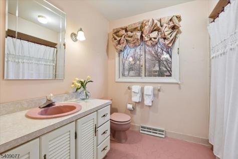 38 Hunters Circle Tewksbury NJ 08833