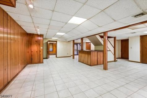 38 Hunters Circle Tewksbury NJ 08833