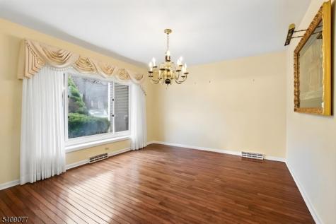 38 Hunters Circle Tewksbury NJ 08833