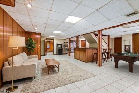 38 Hunters Circle Tewksbury NJ 08833