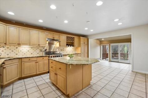 38 Hunters Circle Tewksbury NJ 08833