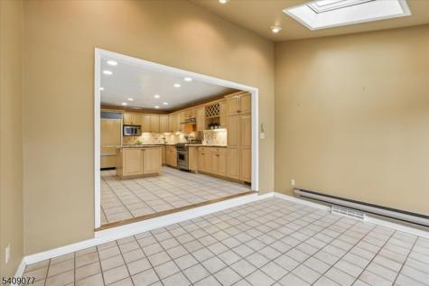 38 Hunters Circle Tewksbury NJ 08833