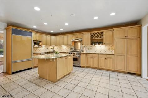38 Hunters Circle Tewksbury NJ 08833