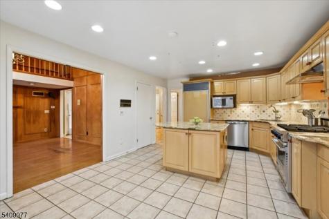 38 Hunters Circle Tewksbury NJ 08833