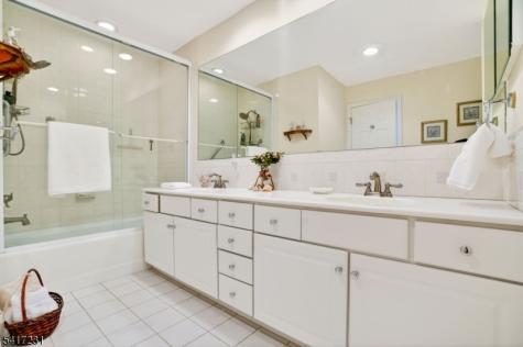 20 Conklin Court Roseland NJ 07068