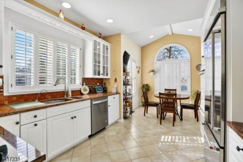 20 Conklin Court Roseland NJ 07068