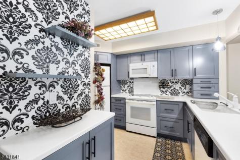 33 Crestmont Road Bedminster NJ 07921