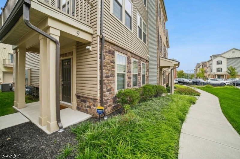 9 Haralson Court Livingston NJ 07039
