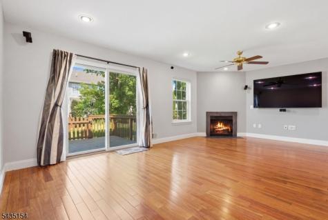 8 Ashley Court Franklin NJ 08873