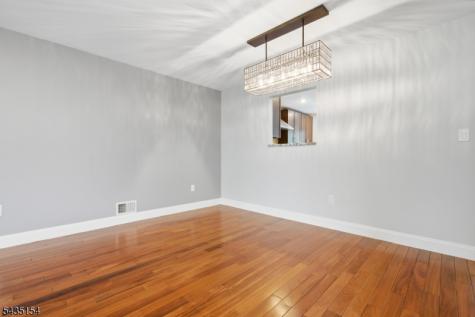 8 Ashley Court Franklin NJ 08873