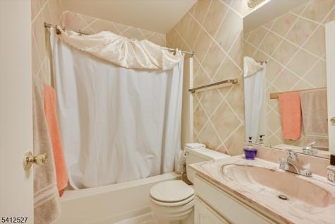 37 Giggleswick Way Edison NJ 08820