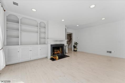 37 Giggleswick Way Edison NJ 08820