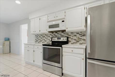 37 Giggleswick Way Edison NJ 08820