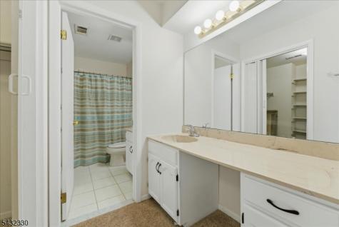 37 Giggleswick Way Edison NJ 08820