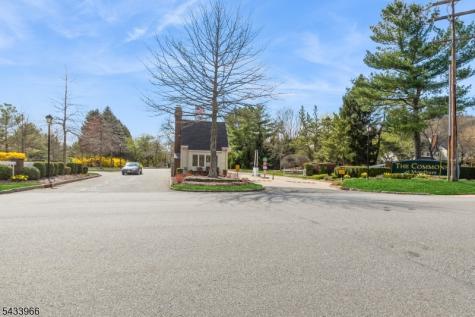 38 Essex Drive Mendham NJ 07945