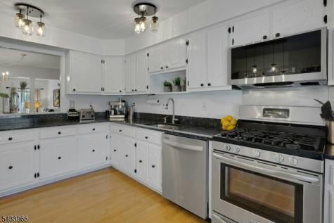 38 Essex Drive Mendham NJ 07945