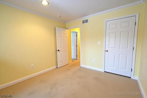 4 Chanda Court Clifton NJ 07012