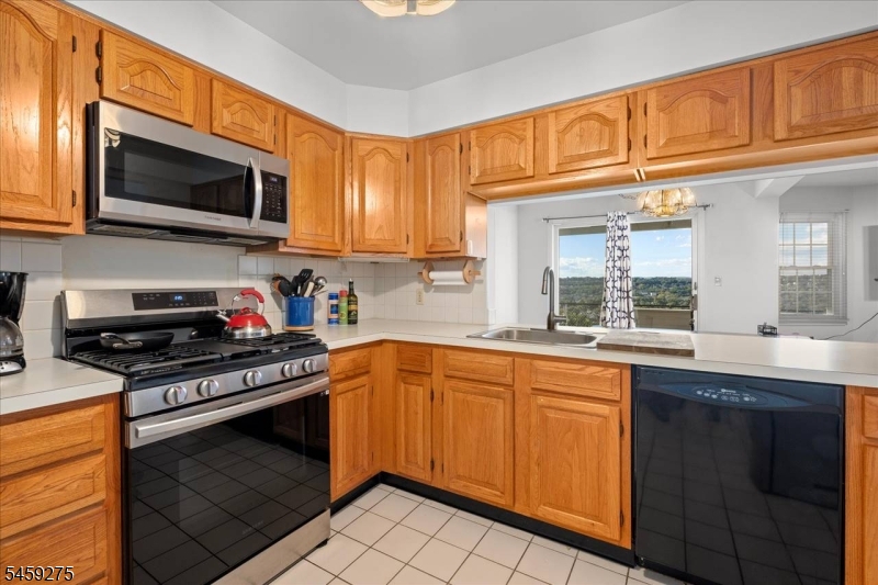 62 Amethyst Lane Paterson NJ 07501