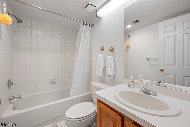 62 Amethyst Lane Paterson NJ 07501