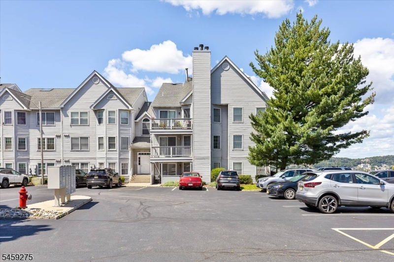 62 Amethyst Lane Paterson NJ 07501