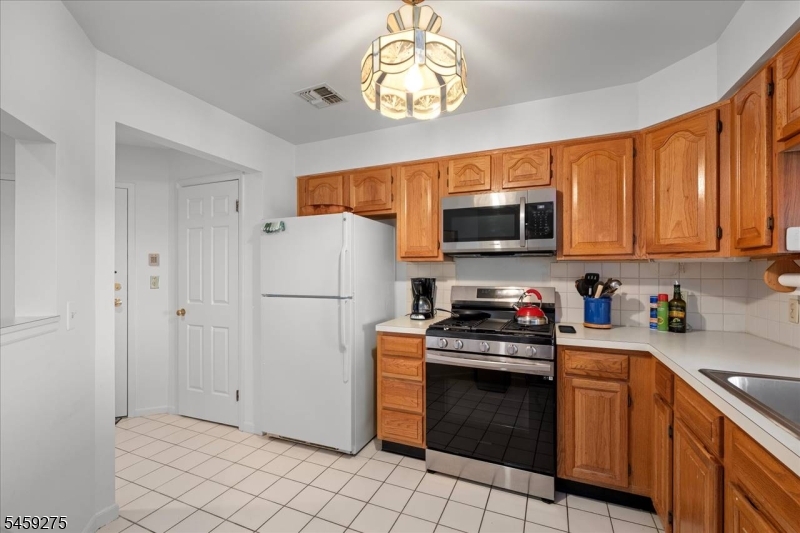 62 Amethyst Lane Paterson NJ 07501