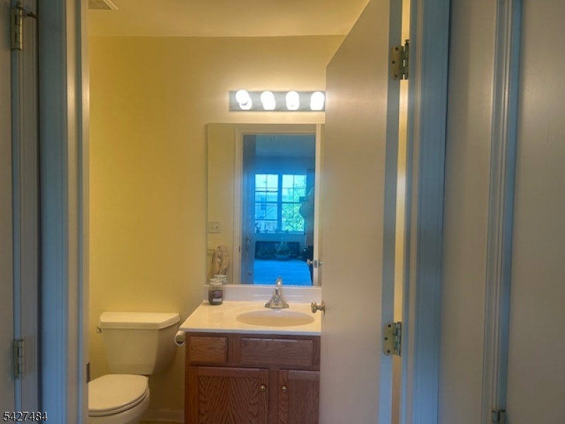 832 Honeybrook Circle Lopatcong NJ 08886