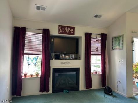 832 Honeybrook Circle Lopatcong NJ 08886