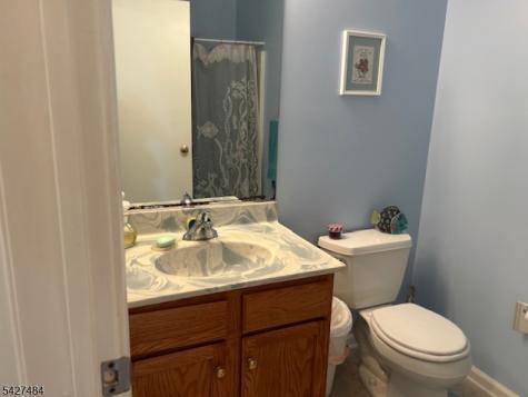 832 Honeybrook Circle Lopatcong NJ 08886