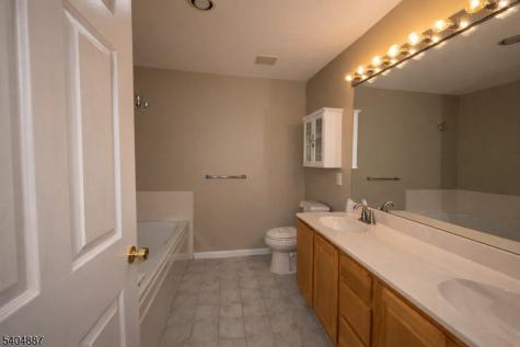 113 Bourne Ci Hardyston NJ 07419