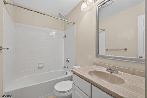 27 Woodlake Drive Sayreville NJ 08859