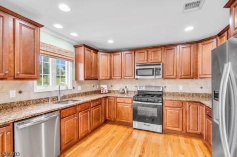 10 Harvey Court Clark NJ 07066