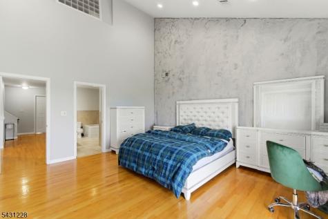 7 Harbor Front Ct. Unit C7 Elizabeth NJ 07206
