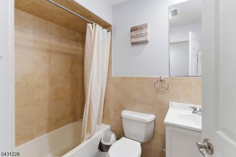 7 Harbor Front Ct. Unit C7 Elizabeth NJ 07206
