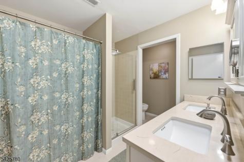 40 Loch Lane Roxbury NJ 07852